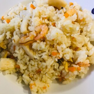 炊飯器に入れるだけ！シーフードピラフ